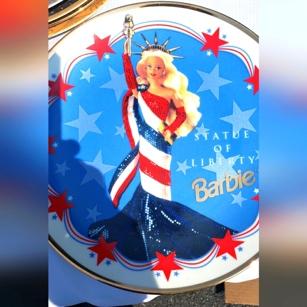Multiple Collectable Barbie porcelain plates - Picture 9 of 16